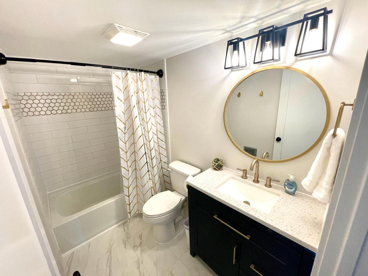 Newly Remodeled Mid-Century Modern Lake Condo Лейк Дженива Экстерьер фото