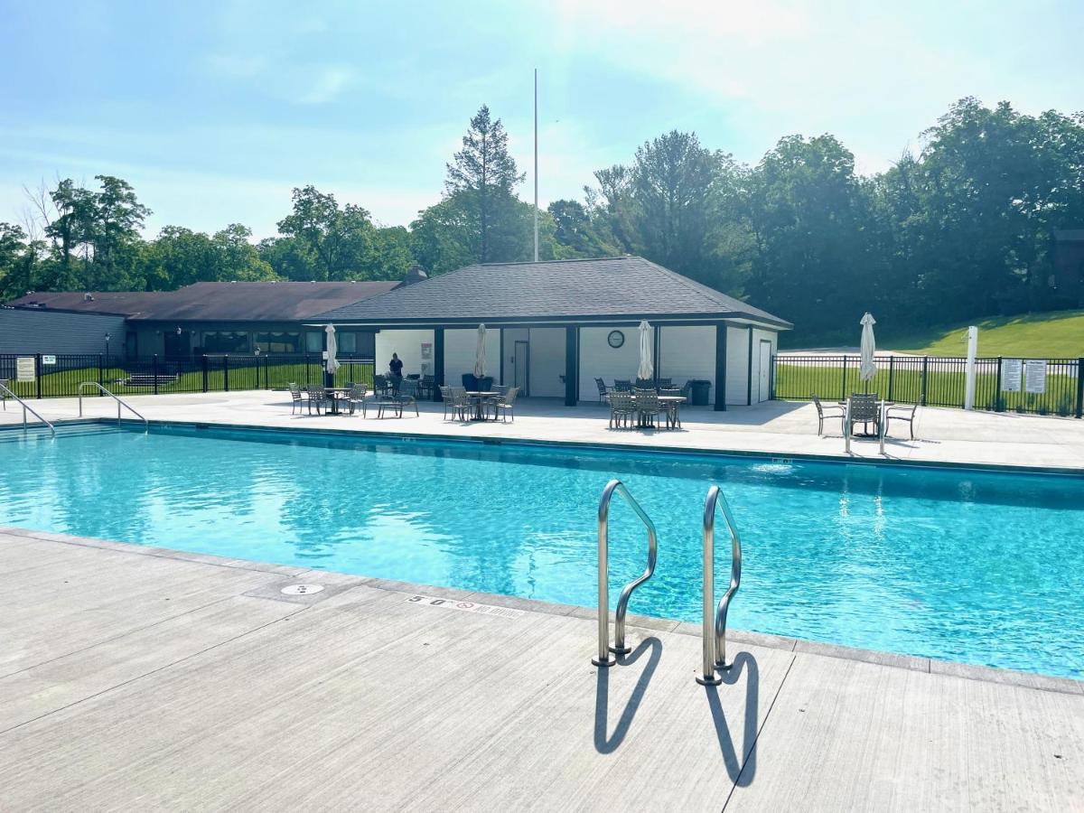 Newly Remodeled Mid-Century Modern Lake Condo Лейк Дженива Экстерьер фото