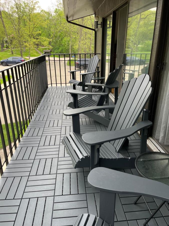 Newly Remodeled Mid-Century Modern Lake Condo Лейк Дженива Экстерьер фото