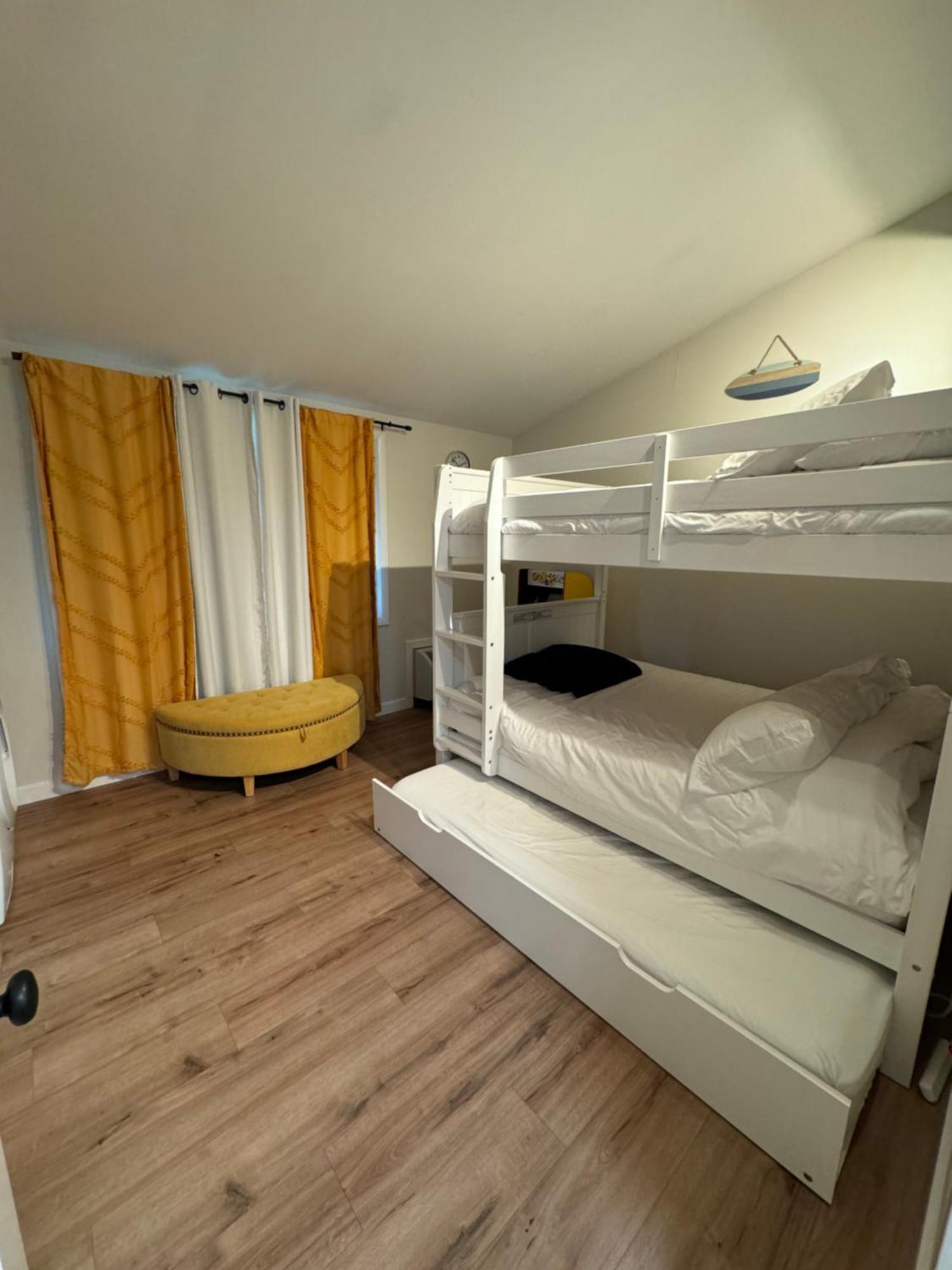 Newly Remodeled Mid-Century Modern Lake Condo Лейк Дженива Экстерьер фото